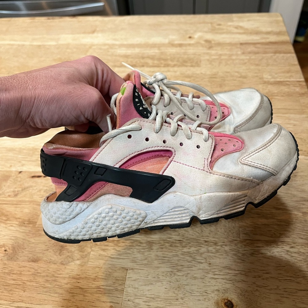 Size 7.5 - Nike Air Huarache Run White Pink Pow Womens